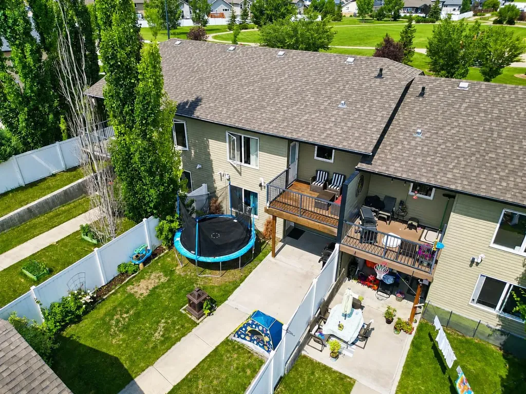 63 Hawkridge Boulevard Penhold AB T0M 1R0
