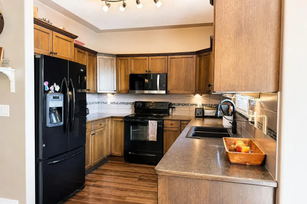 63 Hawkridge Boulevard Penhold AB T0M 1R0