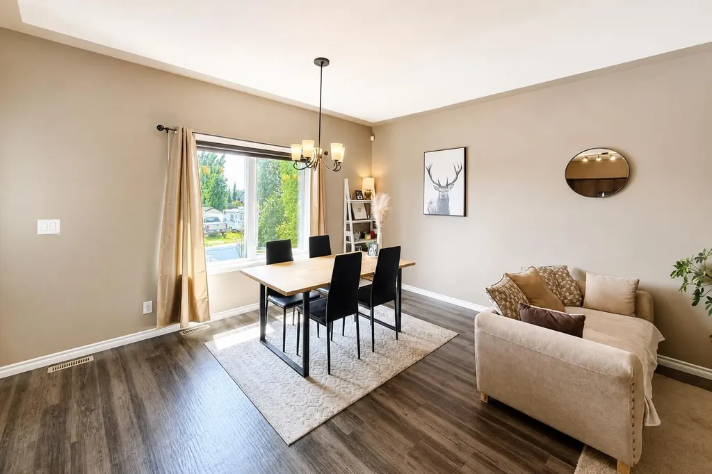 63 Hawkridge Boulevard Penhold AB T0M 1R0