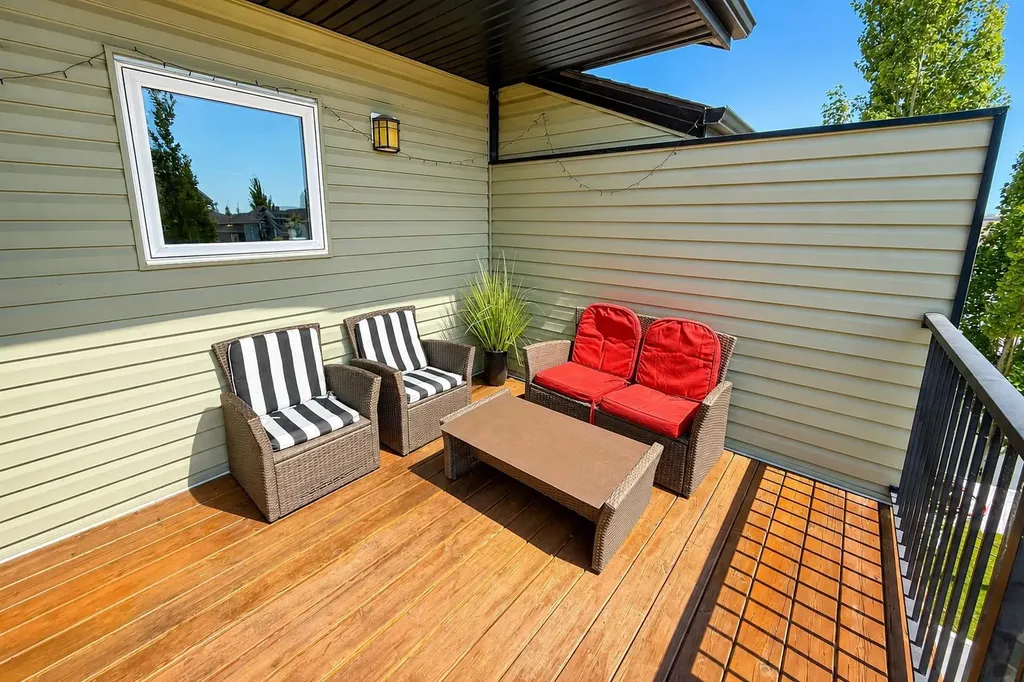 63 Hawkridge Boulevard Penhold AB T0M 1R0