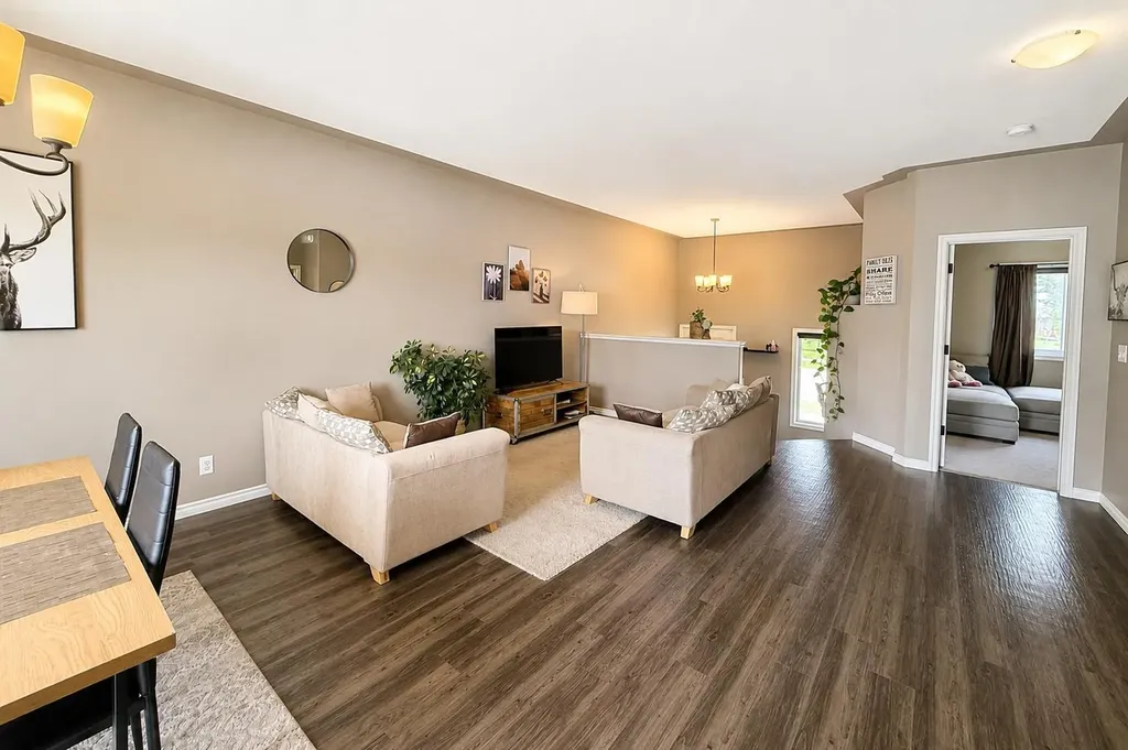 63 Hawkridge Boulevard Penhold AB T0M 1R0