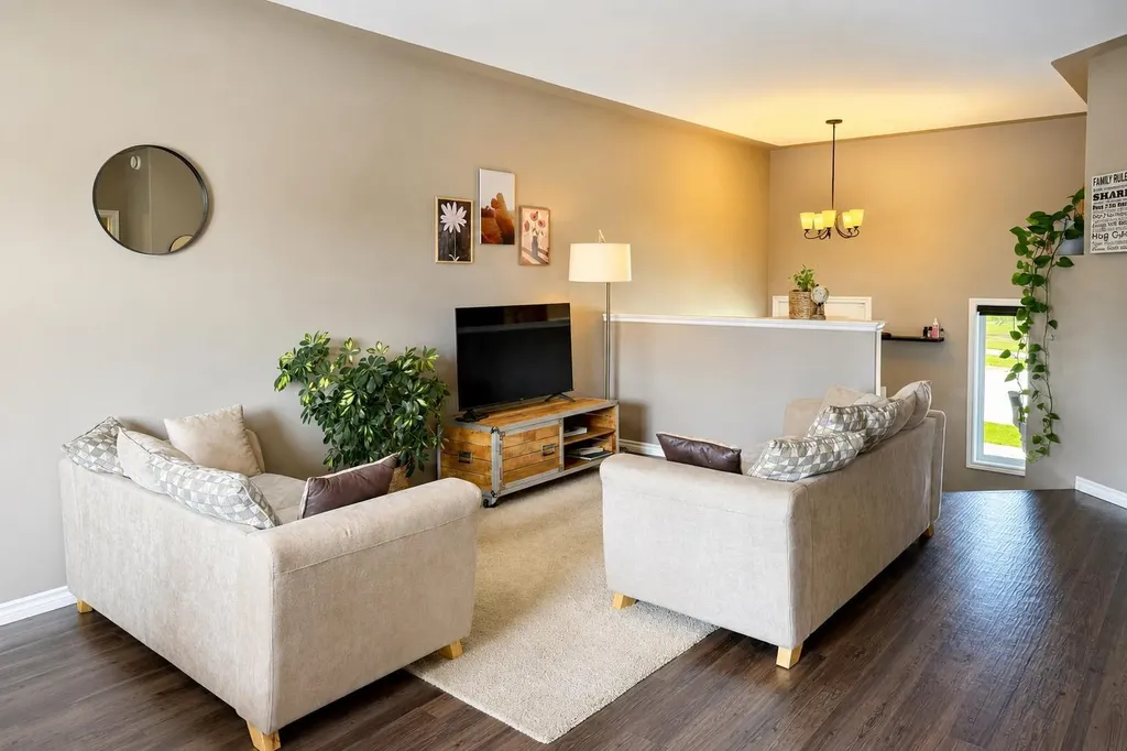 63 Hawkridge Boulevard Penhold AB T0M 1R0