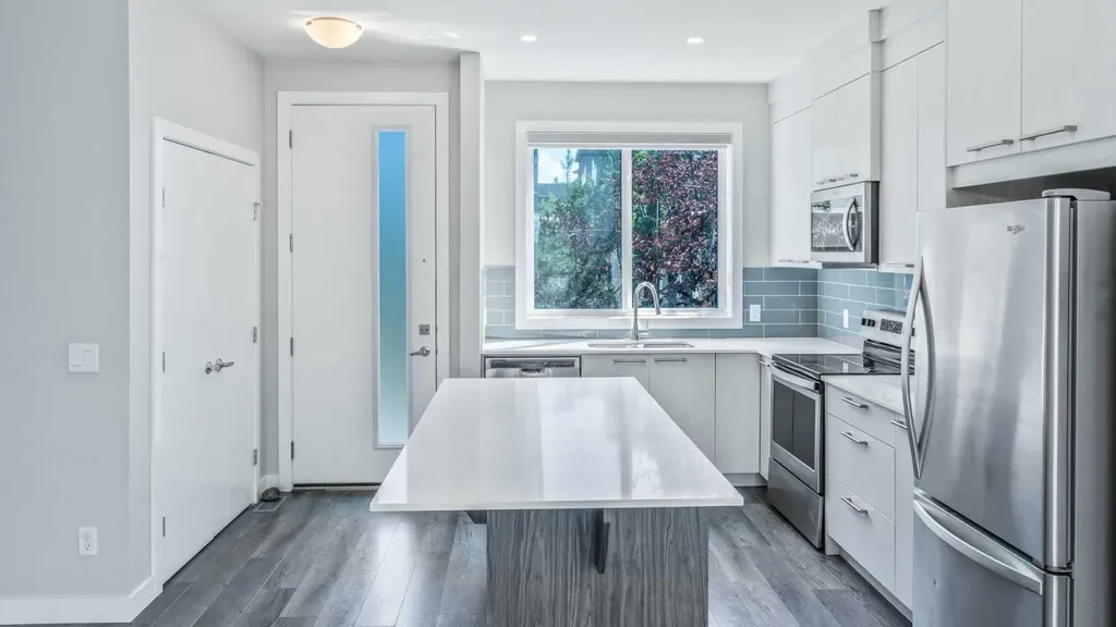 810 Redstone Crescent NE Calgary AB T3N 1M3