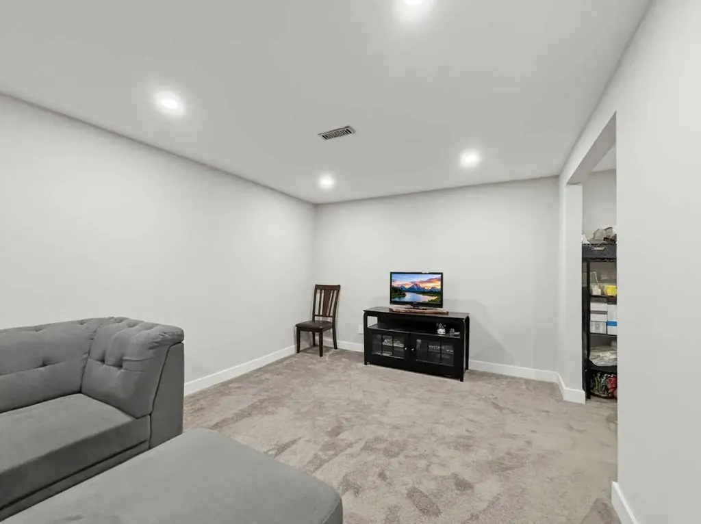 5812 61 Street Red Deer AB T4N 6H4