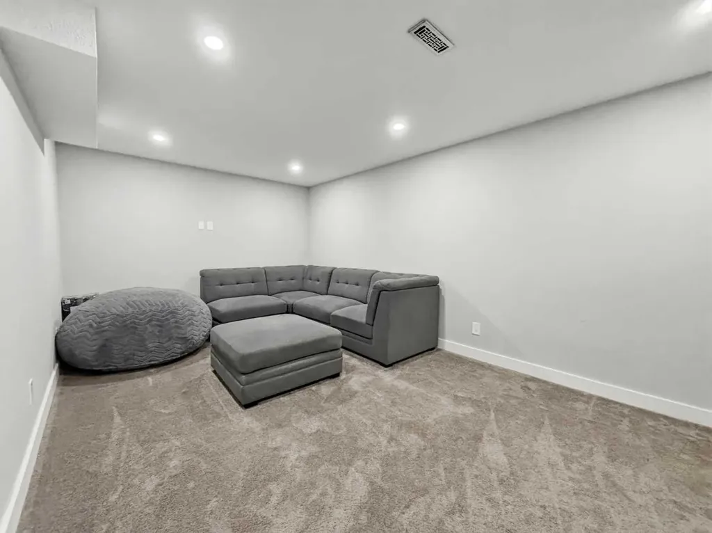 5812 61 Street Red Deer AB T4N 6H4