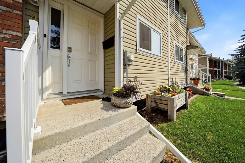 5812 61 Street Red Deer AB T4N 6H4