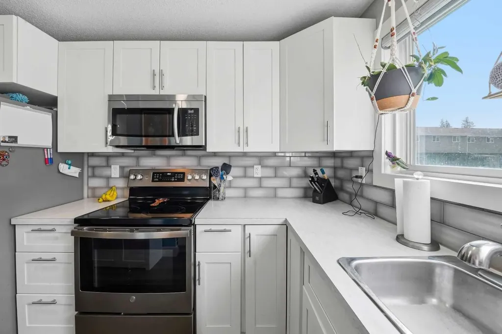 5812 61 Street Red Deer AB T4N 6H4