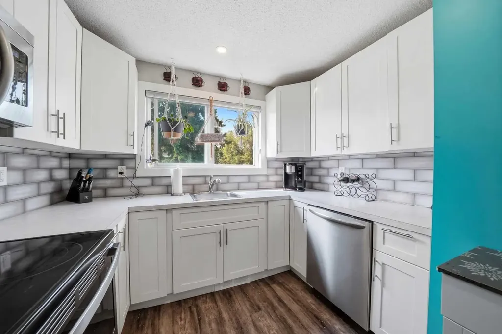 5812 61 Street Red Deer AB T4N 6H4
