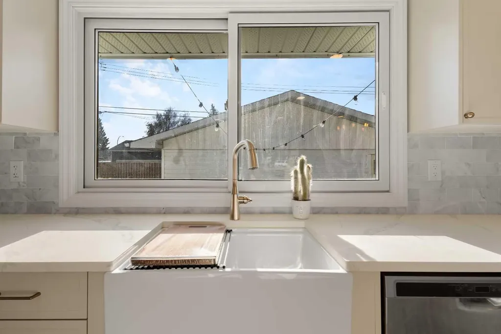 4812 Verona Drive NW Calgary AB T3A 0P4