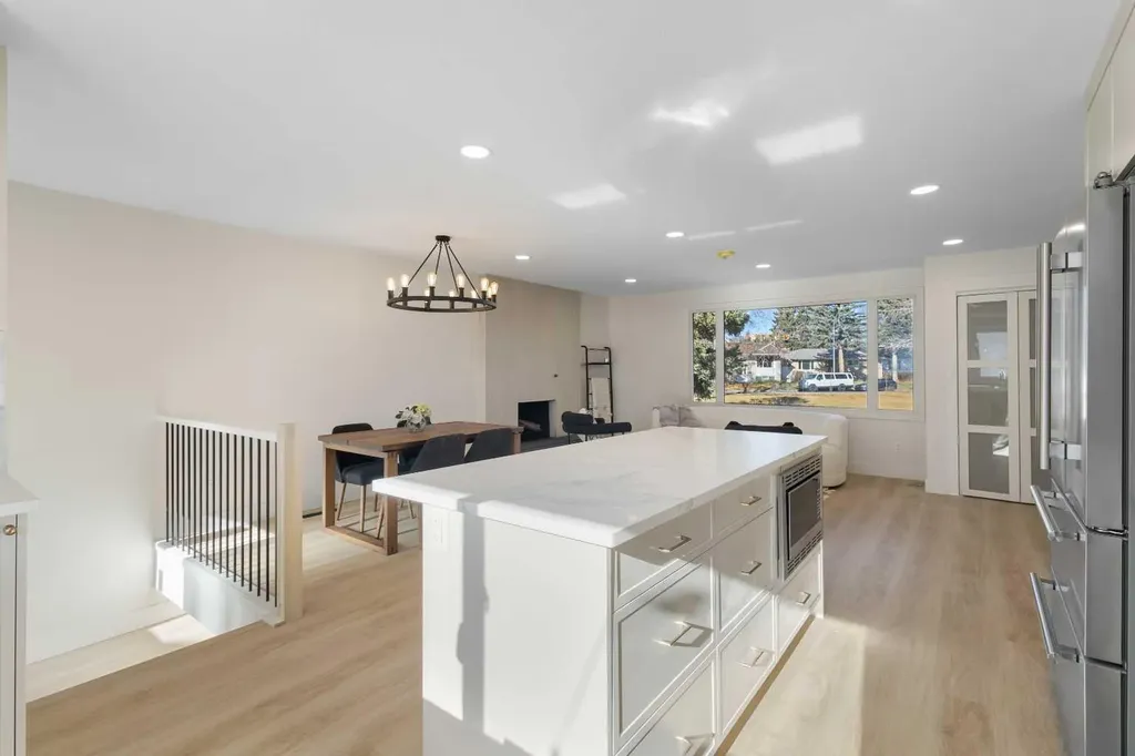 4812 Verona Drive NW Calgary AB T3A 0P4