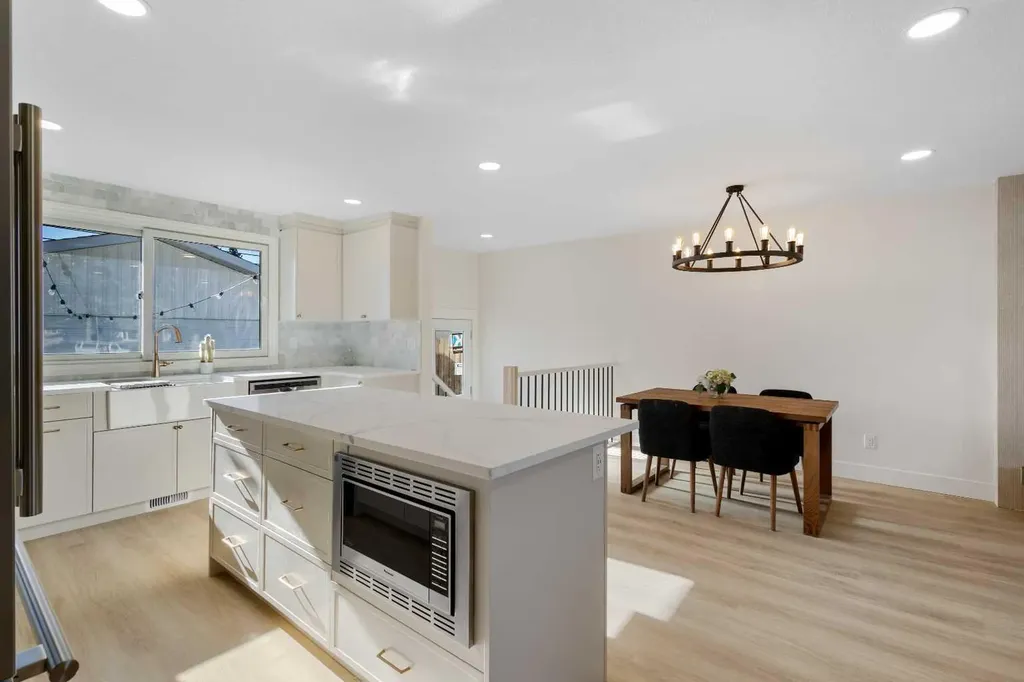 4812 Verona Drive NW Calgary AB T3A 0P4