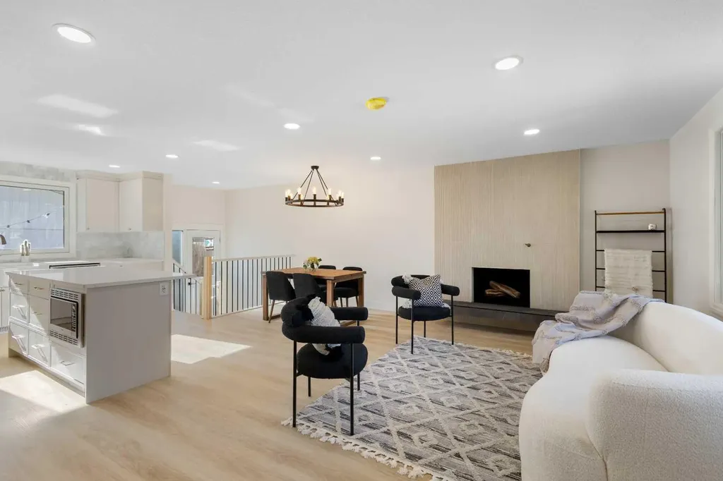 4812 Verona Drive NW Calgary AB T3A 0P4