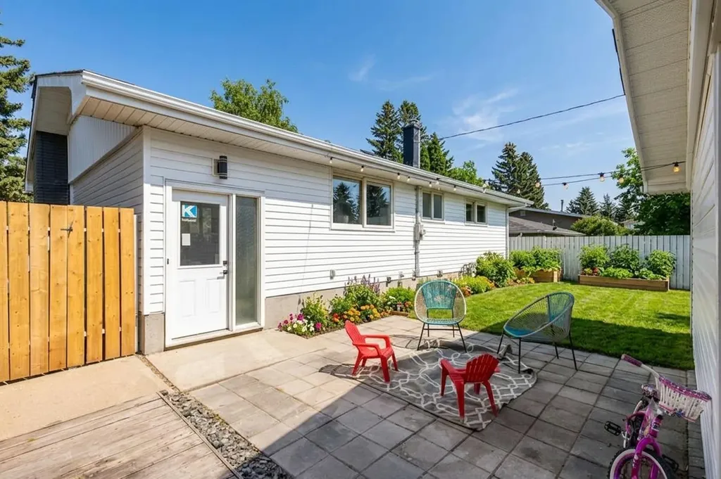 4812 Verona Drive NW Calgary AB T3A 0P4