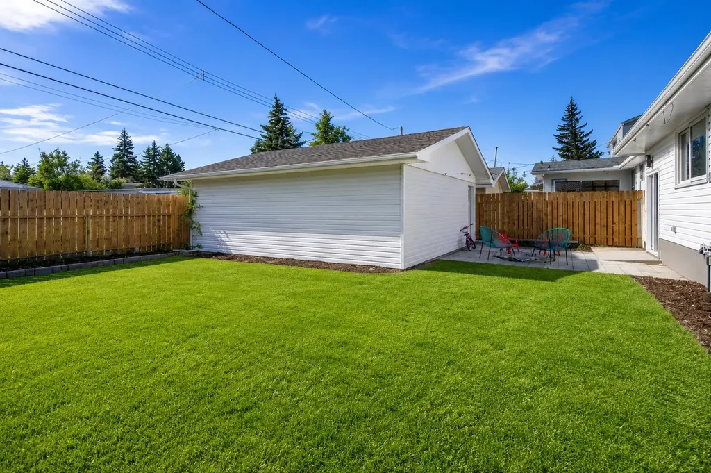 4812 Verona Drive NW Calgary AB T3A 0P4