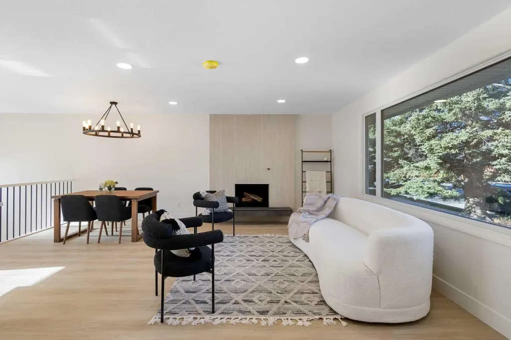 4812 Verona Drive NW Calgary AB T3A 0P4