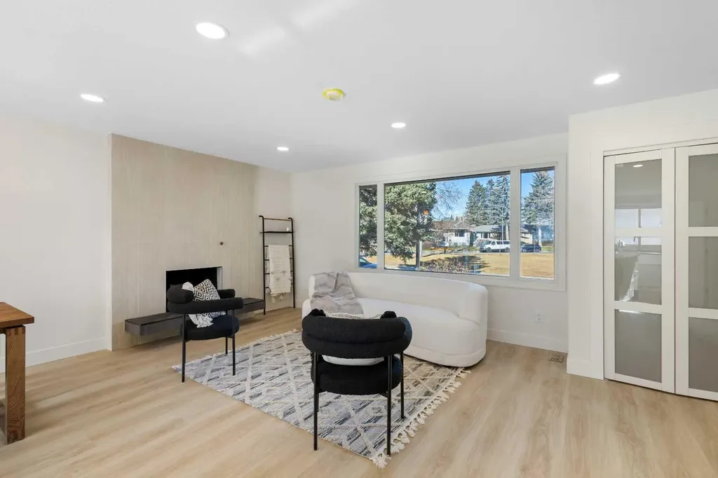 4812 Verona Drive NW Calgary AB T3A 0P4