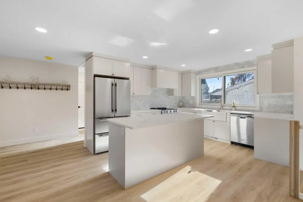 4812 Verona Drive NW Calgary AB T3A 0P4
