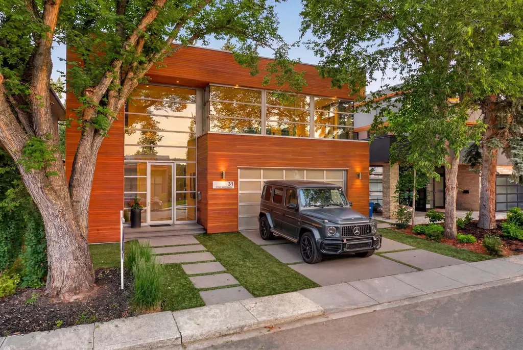 31 Windsor Crescent SW Calgary AB T2V1V5