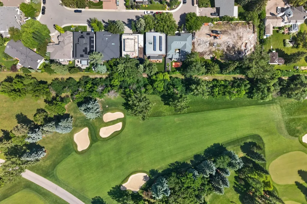 31 Windsor Crescent SW Calgary AB T2V1V5