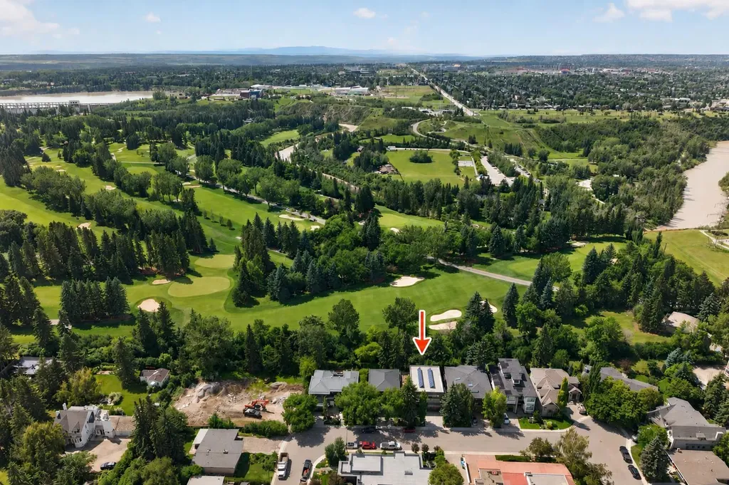 31 Windsor Crescent SW Calgary AB T2V1V5