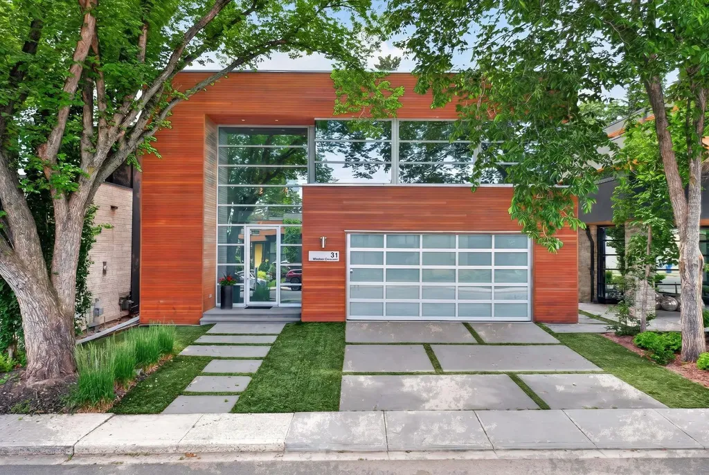 31 Windsor Crescent SW Calgary AB T2V1V5