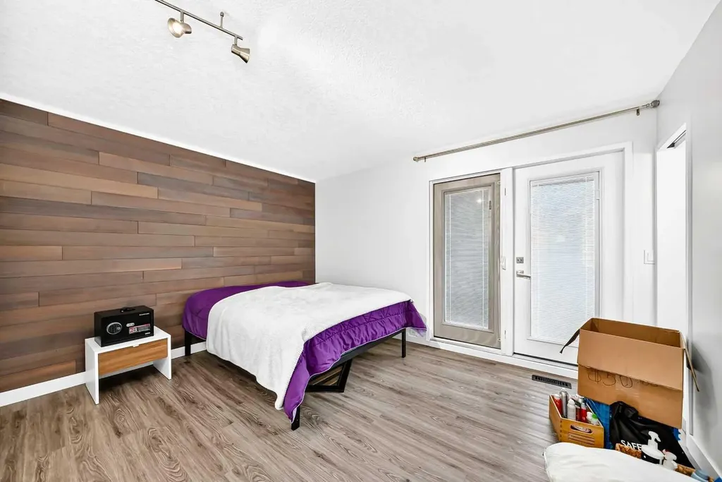 1376 Lake Sylvan Drive SE Calgary AB T2J3C8