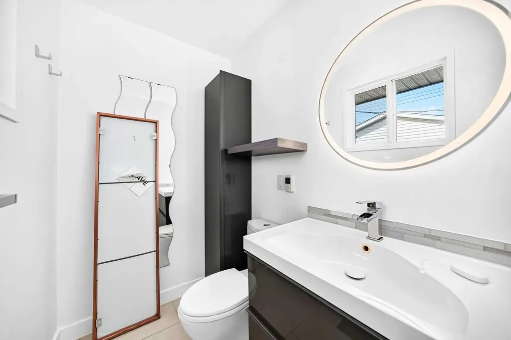 1376 Lake Sylvan Drive SE Calgary AB T2J3C8
