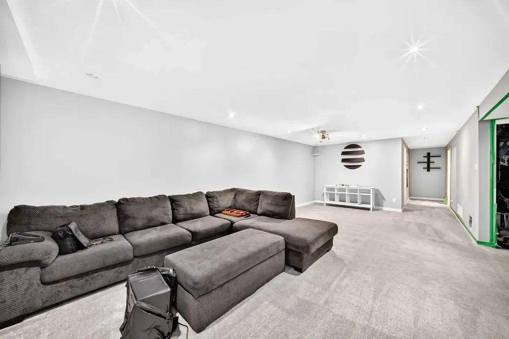 1376 Lake Sylvan Drive SE Calgary AB T2J3C8