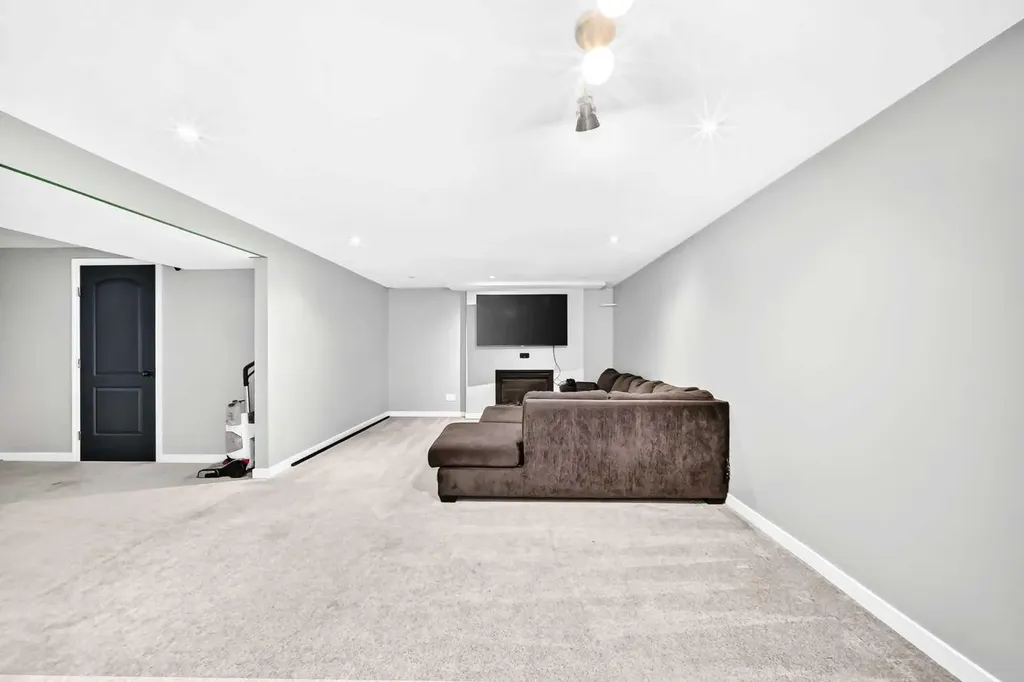 1376 Lake Sylvan Drive SE Calgary AB T2J3C8