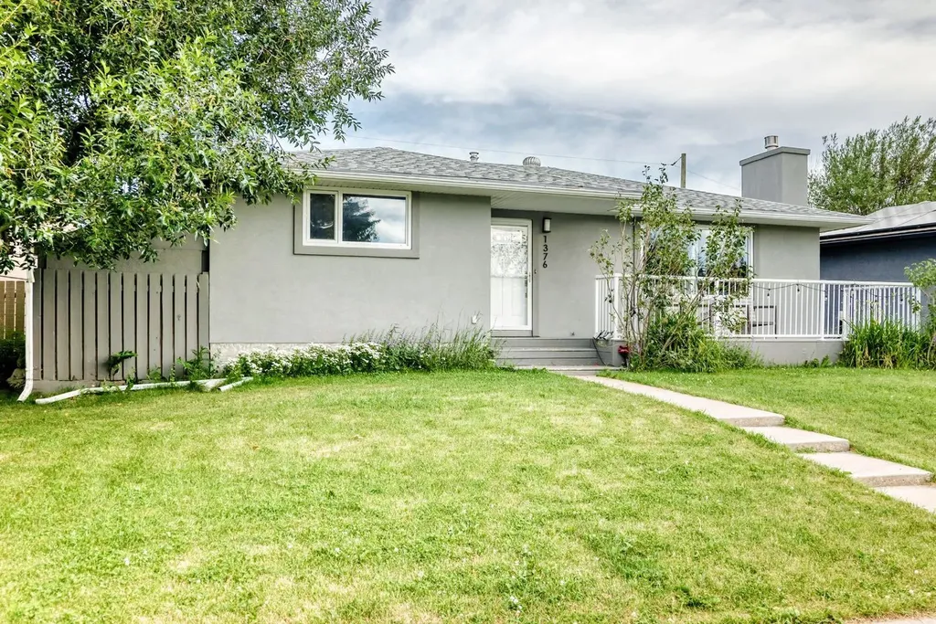 1376 Lake Sylvan Drive SE Calgary AB T2J3C8