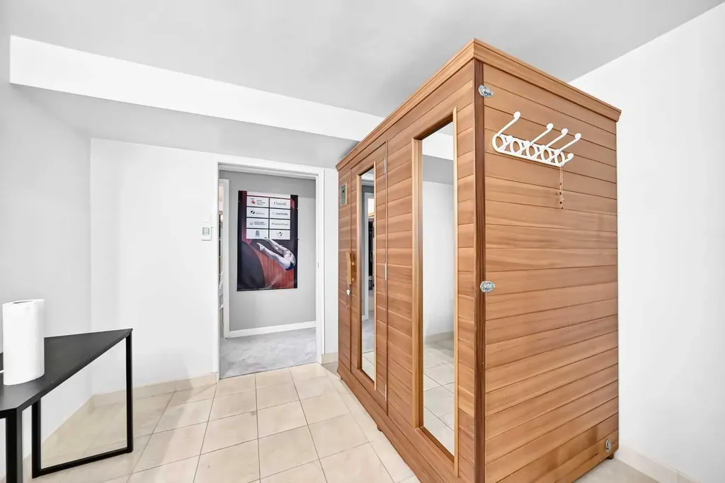 1376 Lake Sylvan Drive SE Calgary AB T2J3C8