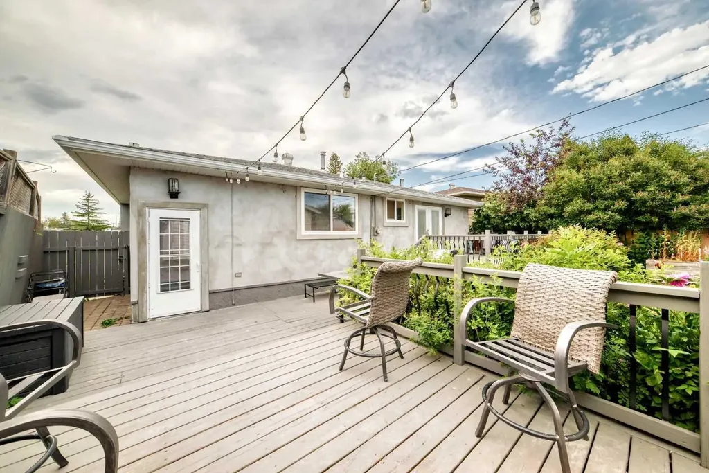 1376 Lake Sylvan Drive SE Calgary AB T2J3C8