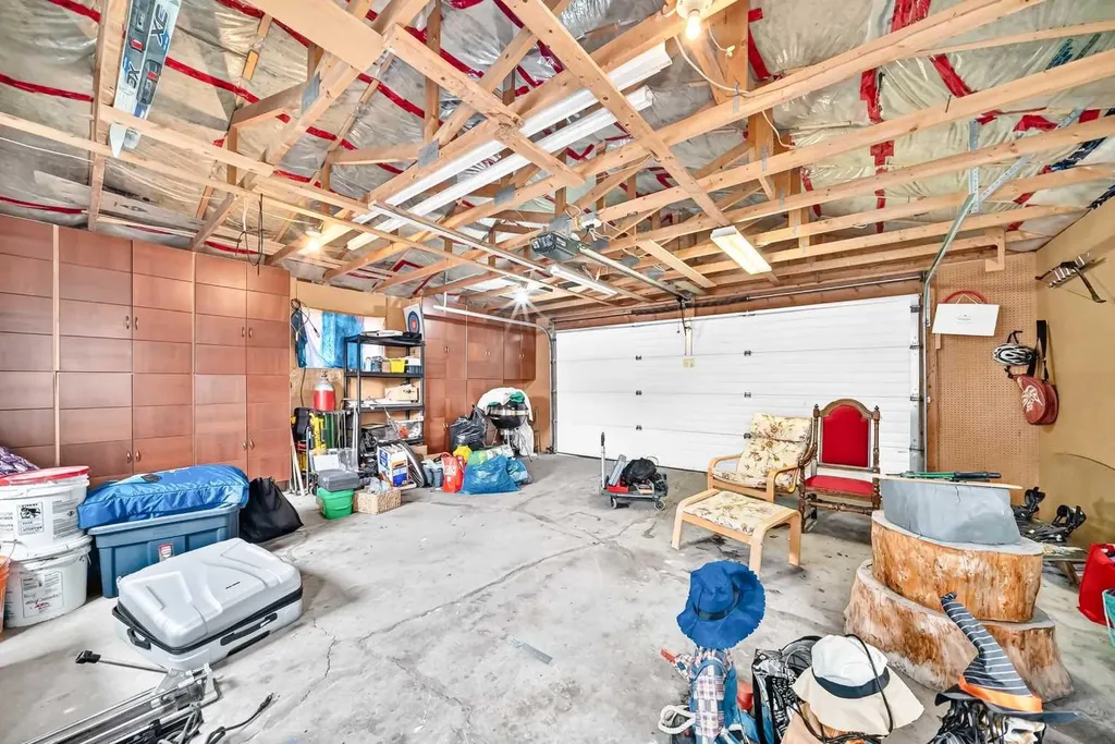 1376 Lake Sylvan Drive SE Calgary AB T2J3C8