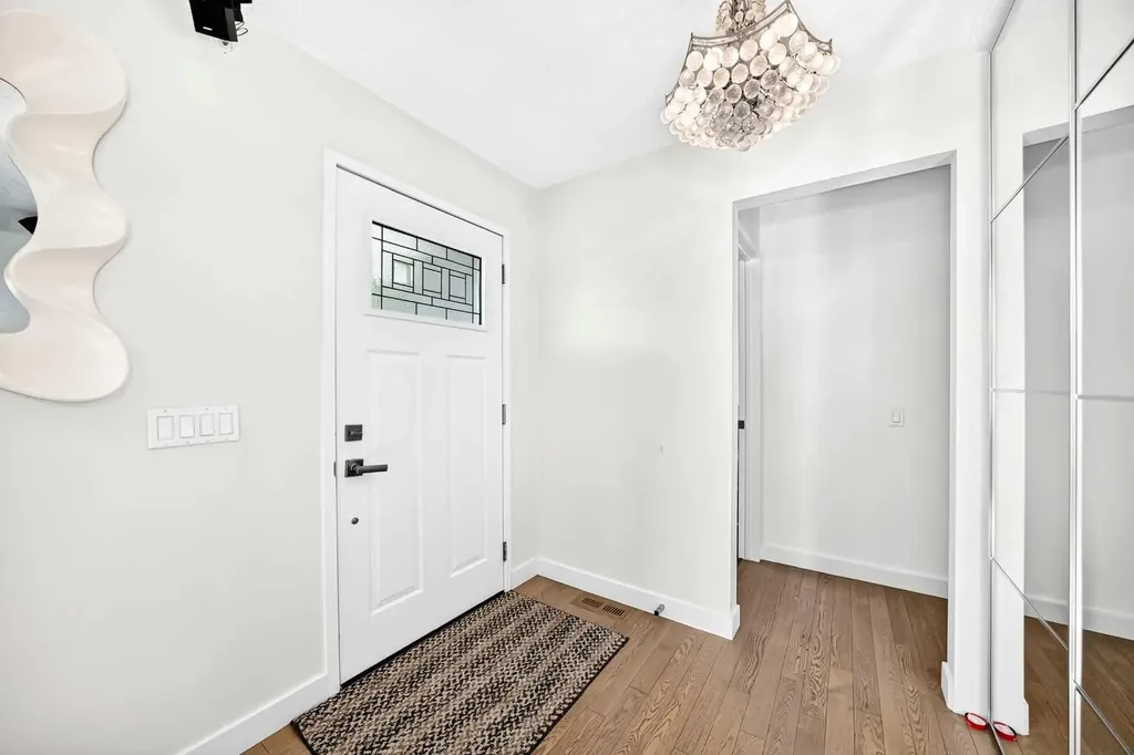 1376 Lake Sylvan Drive SE Calgary AB T2J3C8