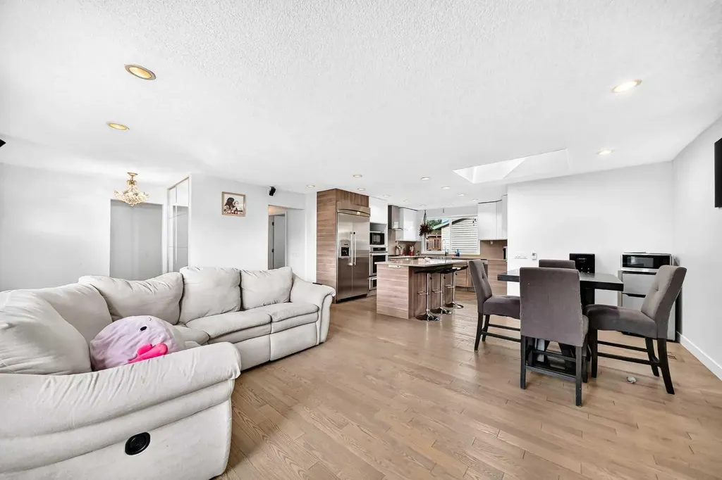 1376 Lake Sylvan Drive SE Calgary AB T2J3C8