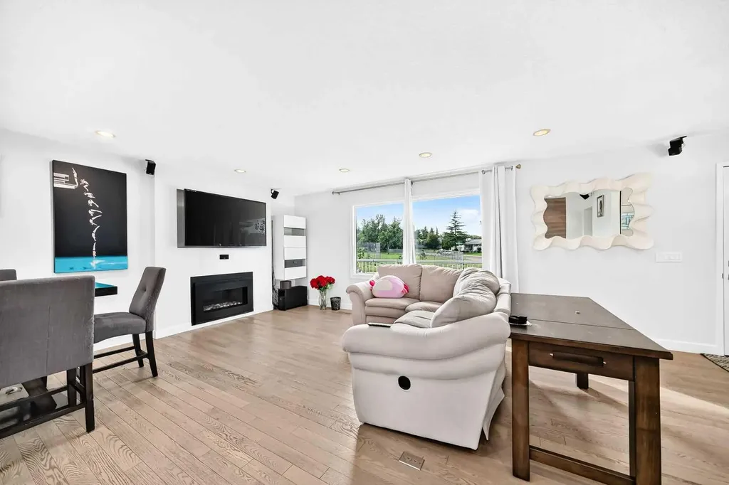 1376 Lake Sylvan Drive SE Calgary AB T2J3C8