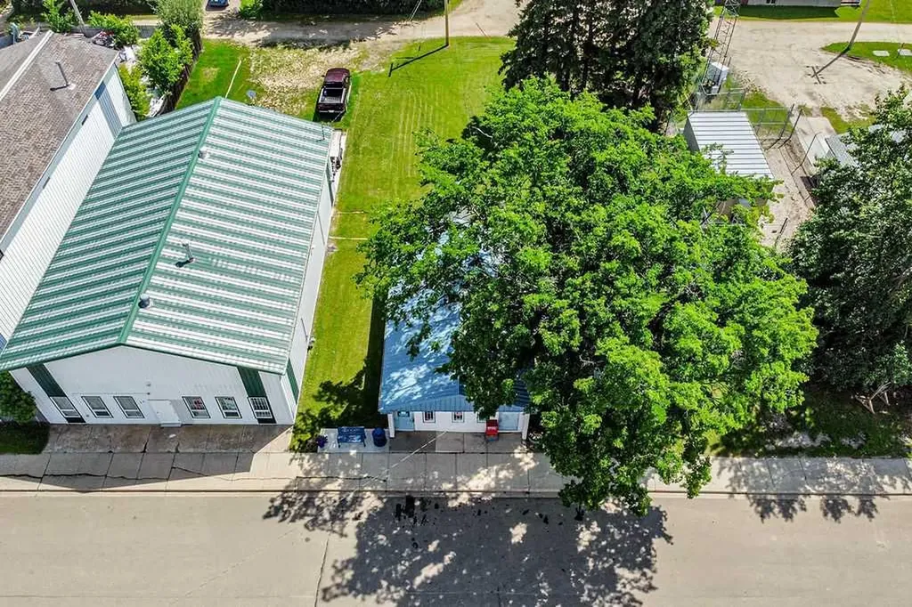 9 Main Street Hay Lakes AB T0B 1W0