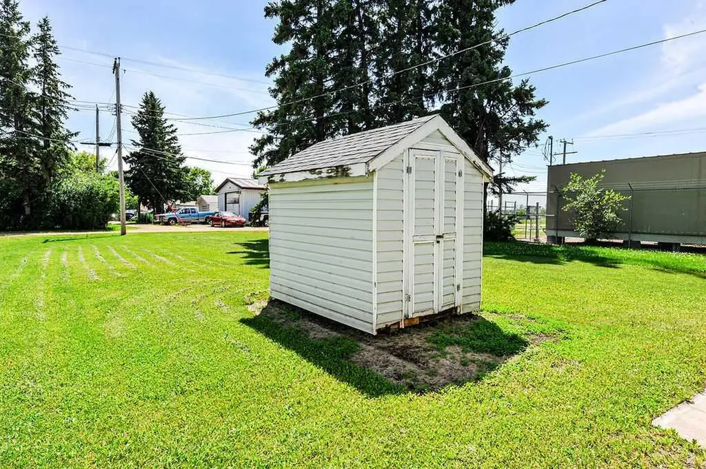 9 Main Street Hay Lakes AB T0B 1W0