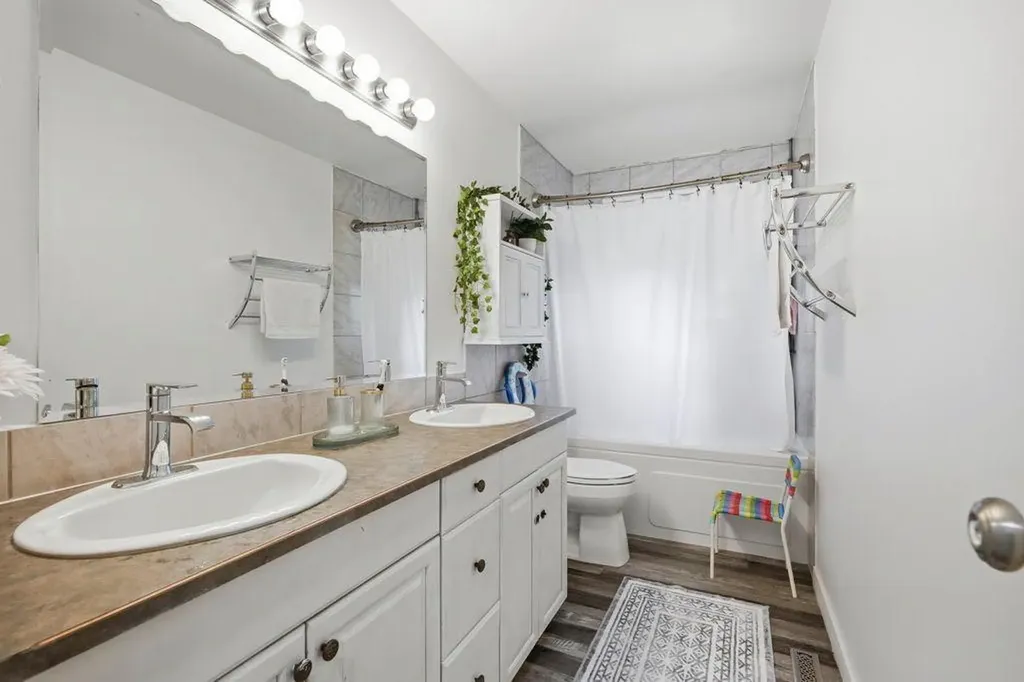 9832 Athens Road SE Calgary AB t2j1b9