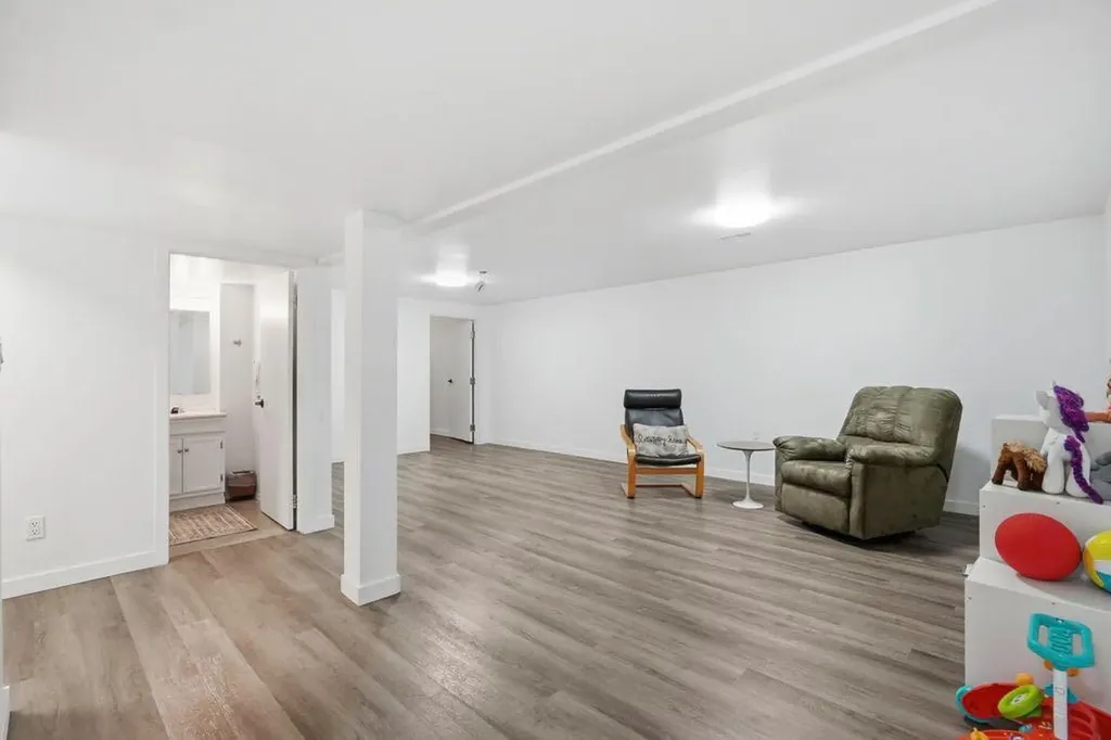 9832 Athens Road SE Calgary AB t2j1b9