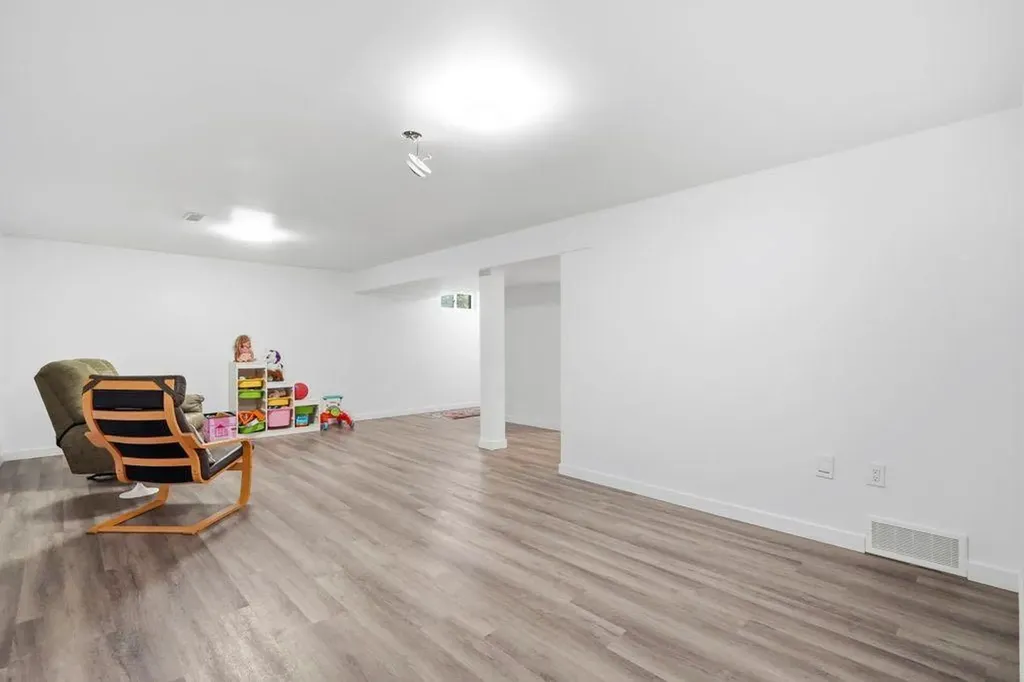 9832 Athens Road SE Calgary AB t2j1b9