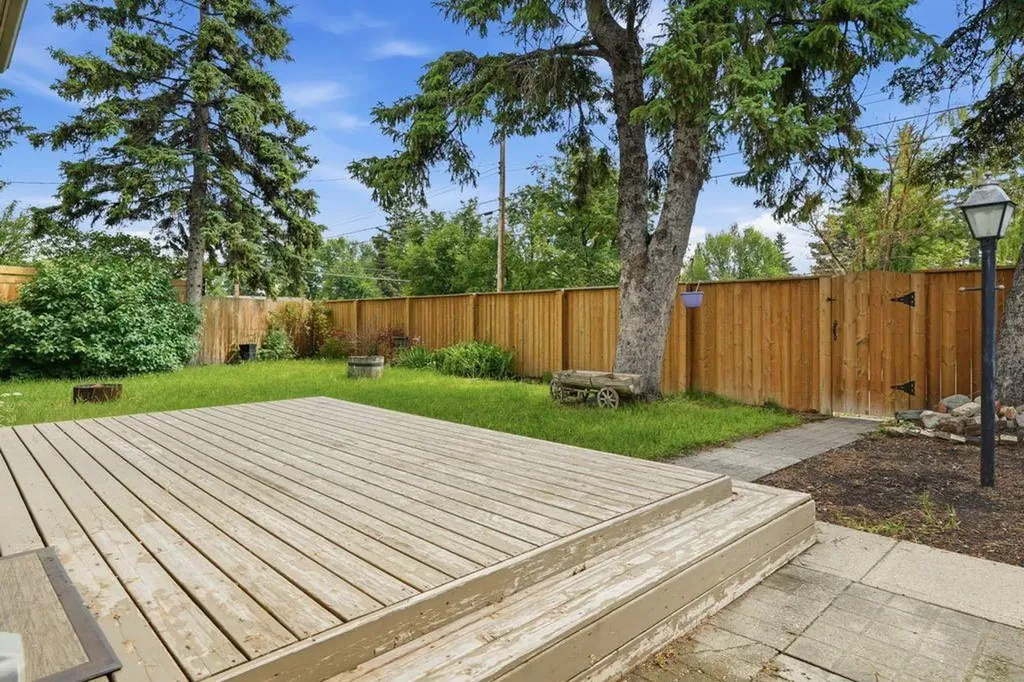 9832 Athens Road SE Calgary AB t2j1b9
