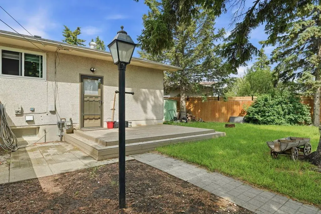 9832 Athens Road SE Calgary AB t2j1b9