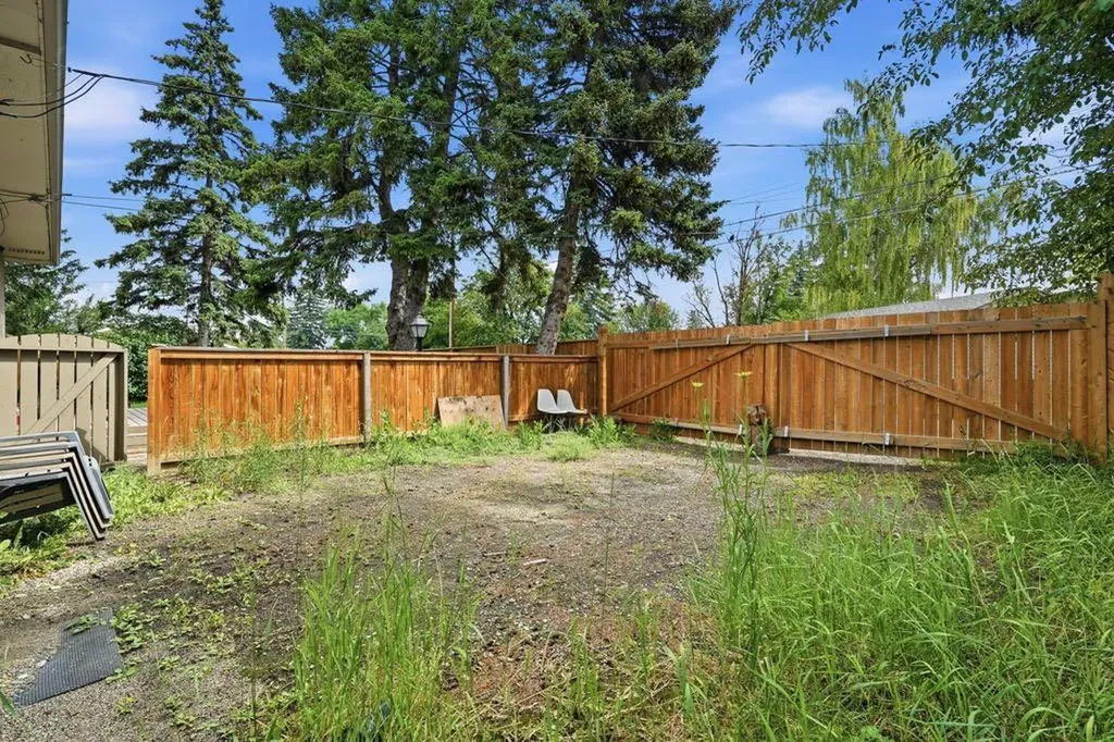 9832 Athens Road SE Calgary AB t2j1b9