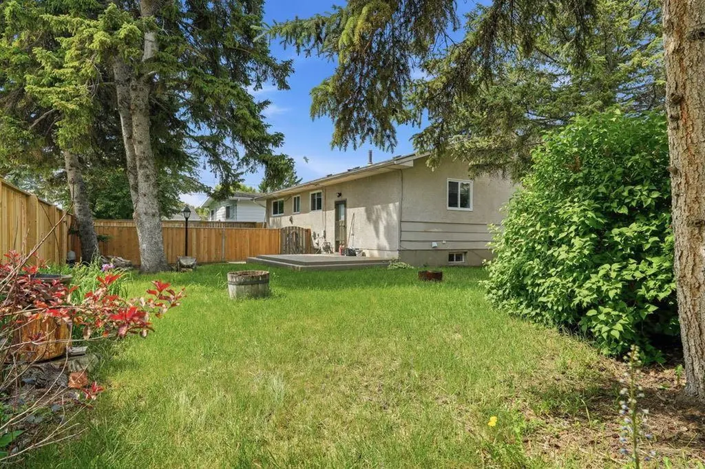 9832 Athens Road SE Calgary AB t2j1b9