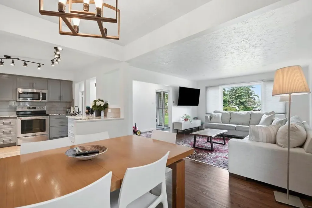 9832 Athens Road SE Calgary AB t2j1b9