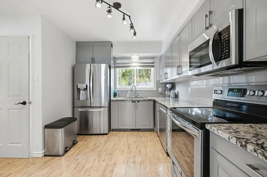 9832 Athens Road SE Calgary AB t2j1b9