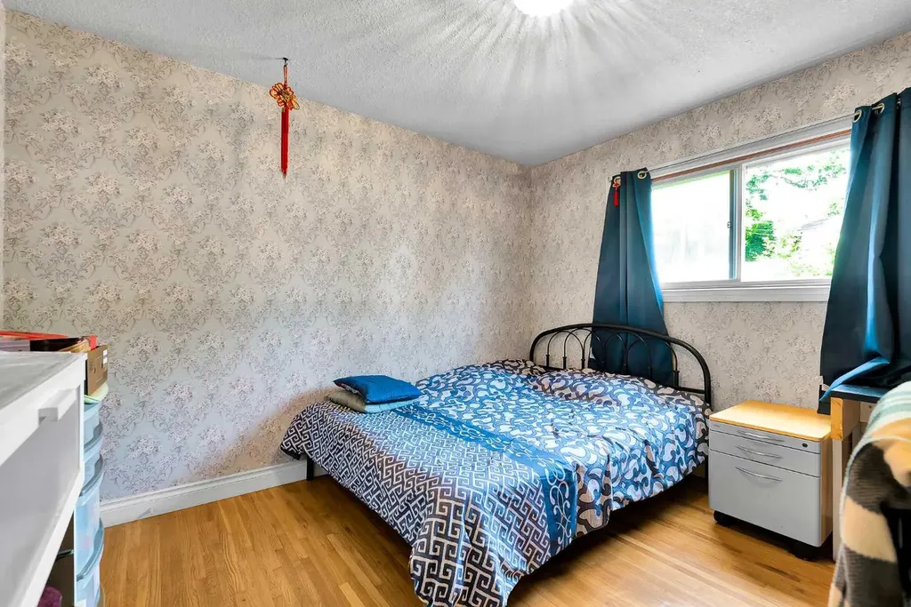 6 Tipton Place NW Calgary AB T2K 3L5