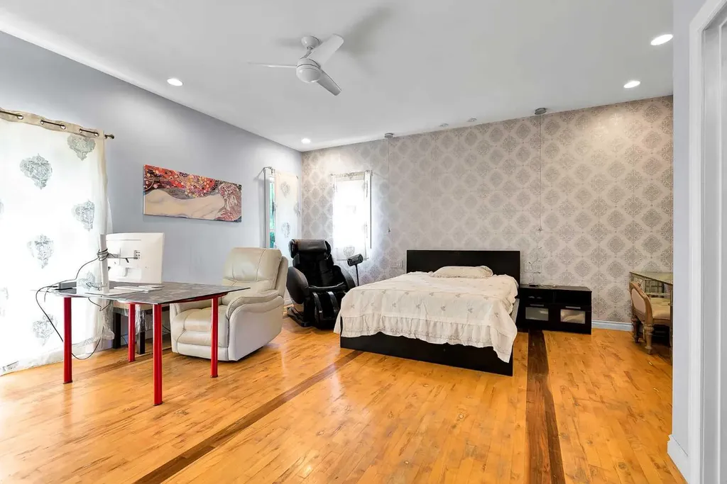 6 Tipton Place NW Calgary AB T2K 3L5