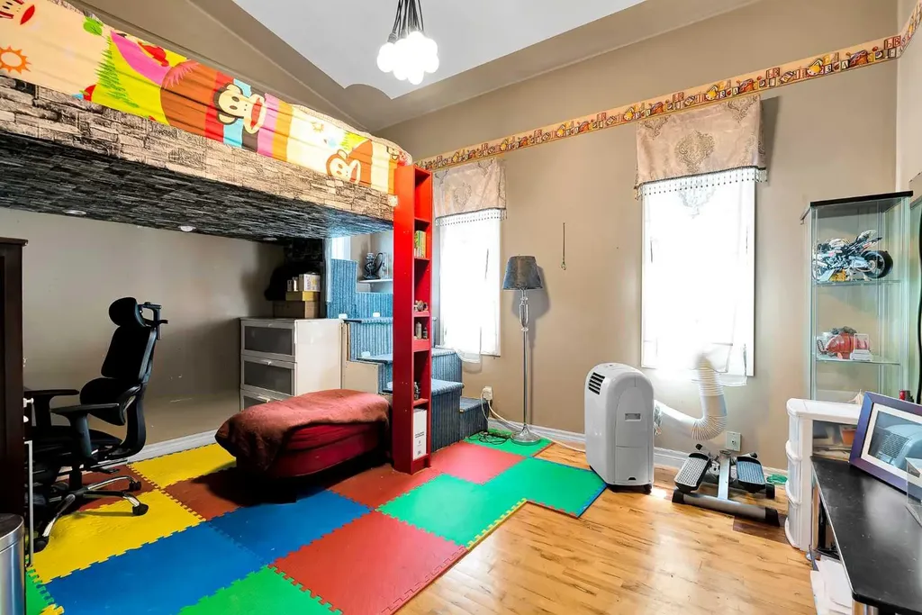 6 Tipton Place NW Calgary AB T2K 3L5